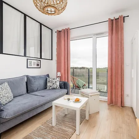 Szprotka With Air-conditioning & Parking By Renters شقة