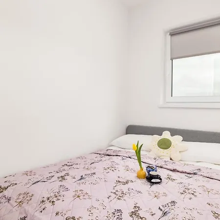 Szprotka With Air-conditioning & Parking By Renters شقة *